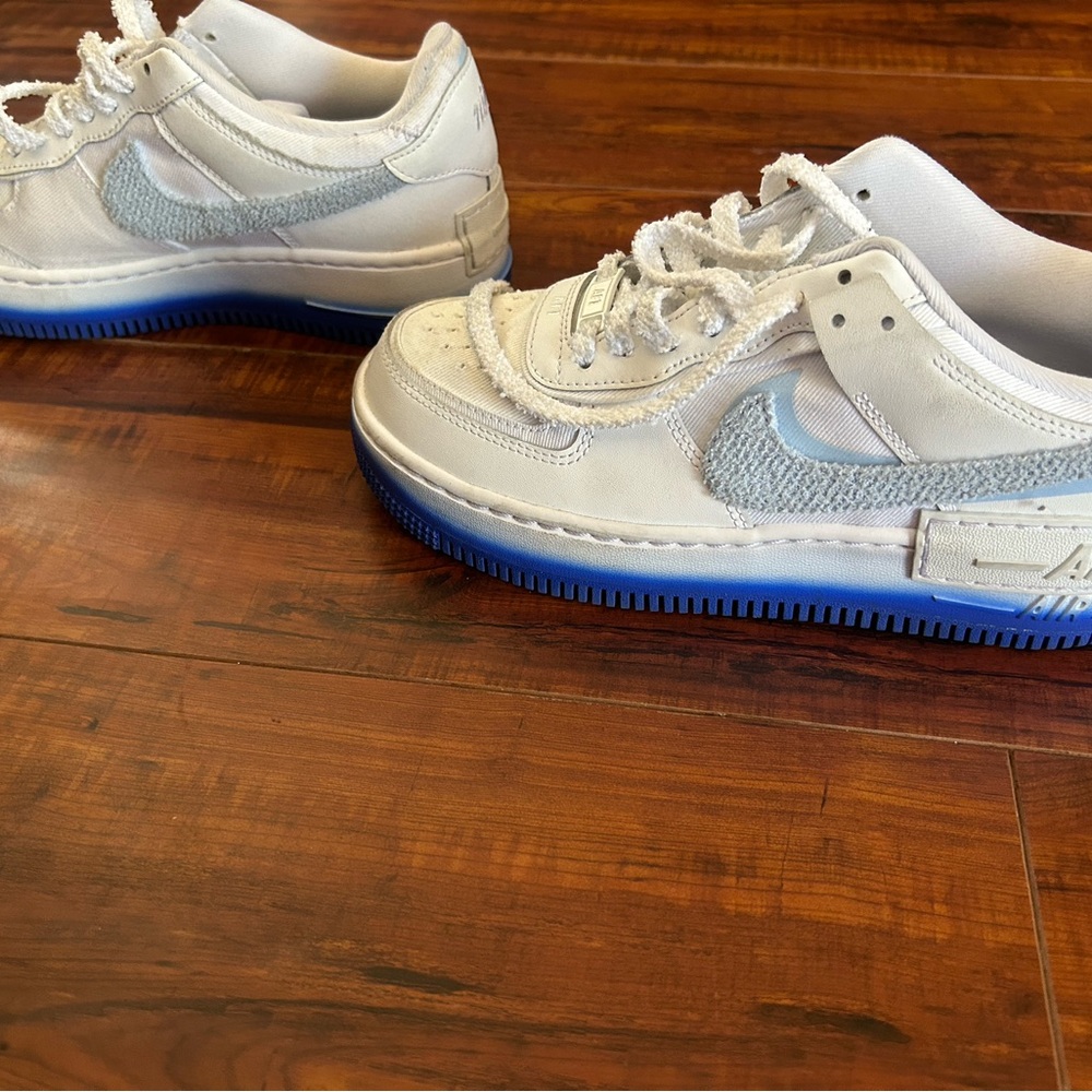 Nike White and Blue Casual Sneakers